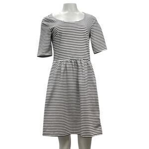 Old Navy Women’s Stripe Fit & Flare Short Sleeved Casual Dress Size Medium